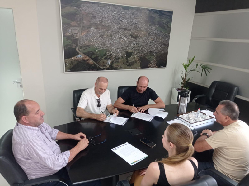 Prefeitura de Campos Novos firma Termo de Fomento com a APAE para o triênio 2026–2028 - Foto 2 de 2 Prefeitura de Campos Novos firma Termo de Fomento com a APAE para o triênio 2026–2028 - Foto 2 de 2